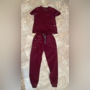 Figs scrub set burgundy